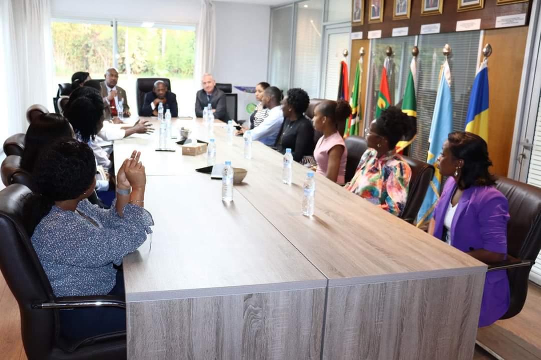 Foreign Affairs Minister Dr. Denzil Douglas Meets with St. Kitts and ...